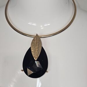 Elegant Gold and Black Pendant Necklace